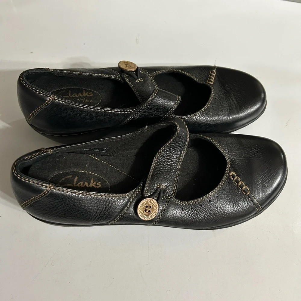 Clark’s bendable Black Leather Mary Jane Shoes with Gold Accents, size 8M - Picture 3 of 10